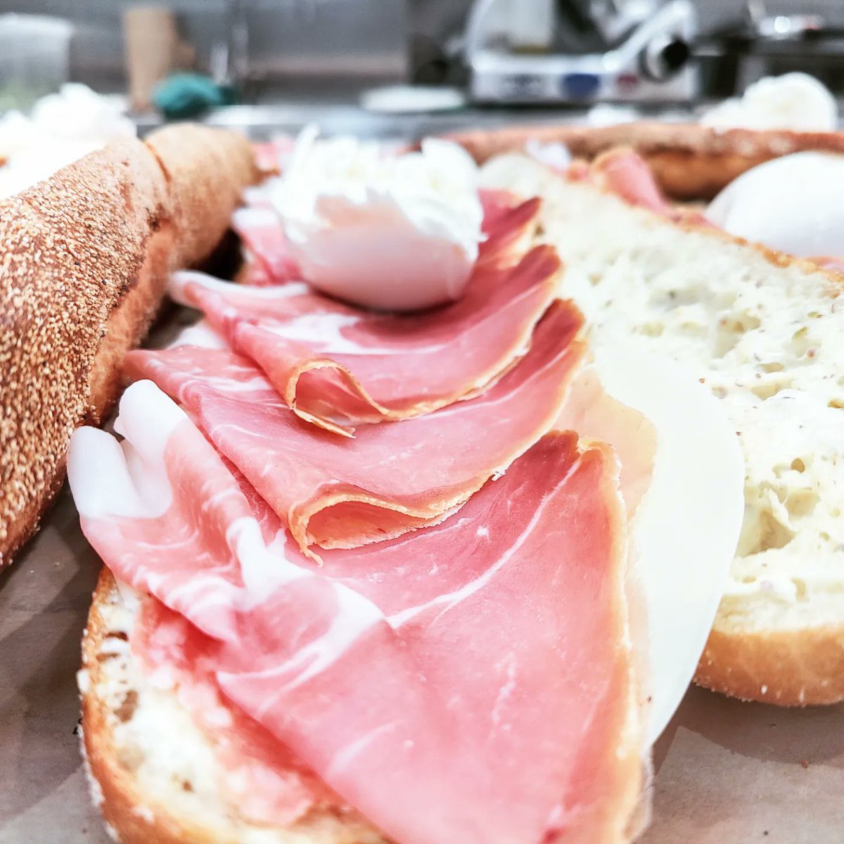 fornocultura's tweet photo. Without doubt the best decision u will have made this week! Our Prosciutto Panini on sourdough Ciabatta #firstcanadianplace #focacceria #fornocultura We have Ur #lunch covered! https://t.co/8HuIAwr4rP