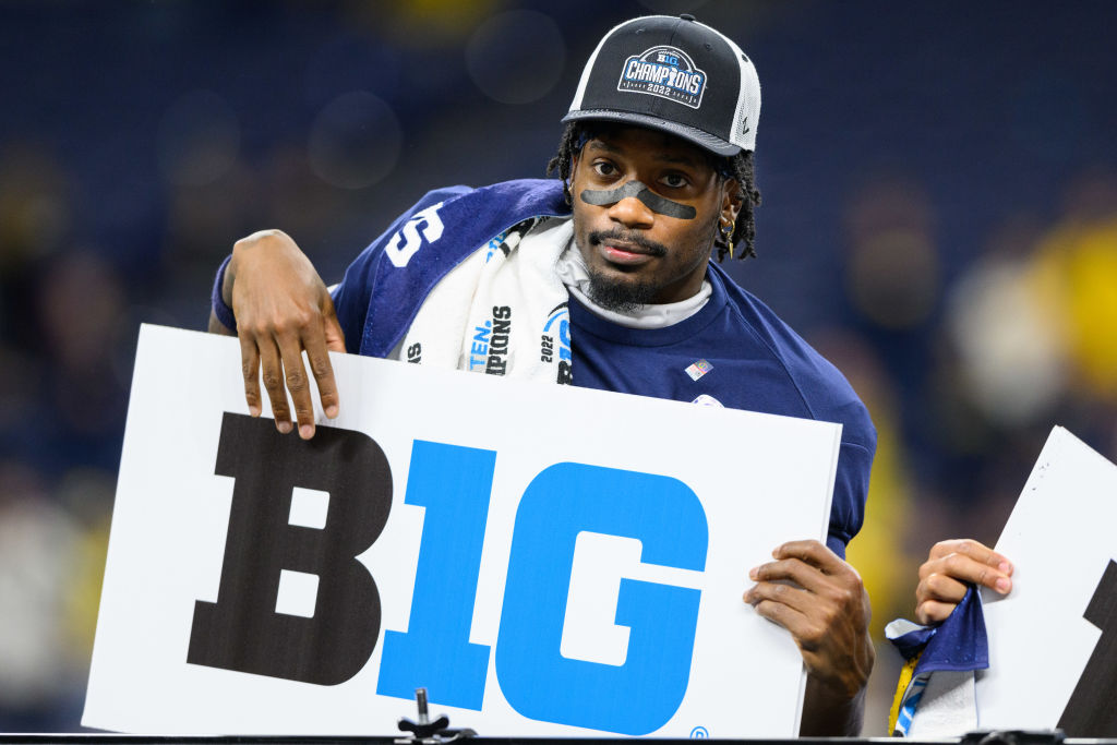 CSayf23's tweet photo. BREAKING: Michigan cornerback Gemon Green forgoes his sixth season of eligibility, declares for the 2023 NFL Draft #GoBlue

Details HERE: https://t.co/AVuIPVJRn0 https://t.co/FuG9ZrEuYp