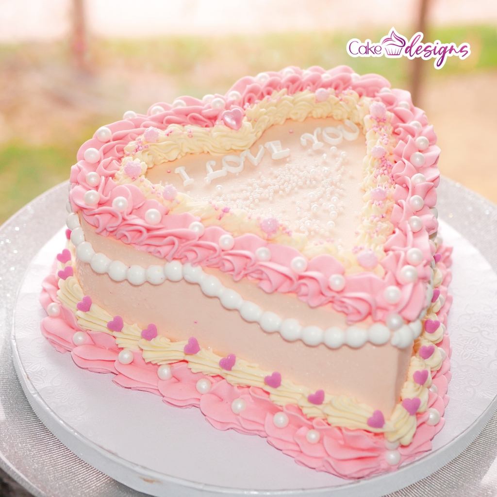 CakeDesigns_'s tweet photo. 🥰♥️ ¡San Valentín 2023! ¡Sorprende a tu amorcito con un dulce regalo!

🔸Personalízala con la frase que quieras
🔸Elige tu sabor favorito
🔸Recógela en nuestro obrador o te la llevamos a casa

Para + información o hacer un pedido, escríbenos por whatsapp: https://t.co/XENTSqYZoX https://t.co/JTk5ceD5ac