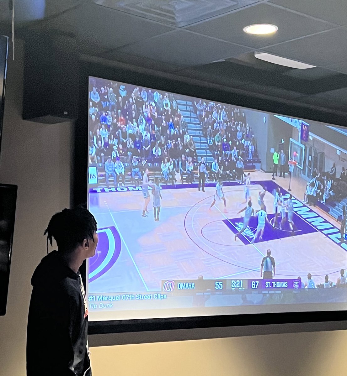 signedsportmgmt's tweet photo. Fun night at the 67th Street Hoops Club with @omavs Marquel Sutton breaking down film.  Thanks @omahabullmarket for helping out with this event. https://t.co/08Lv0Jm3g5