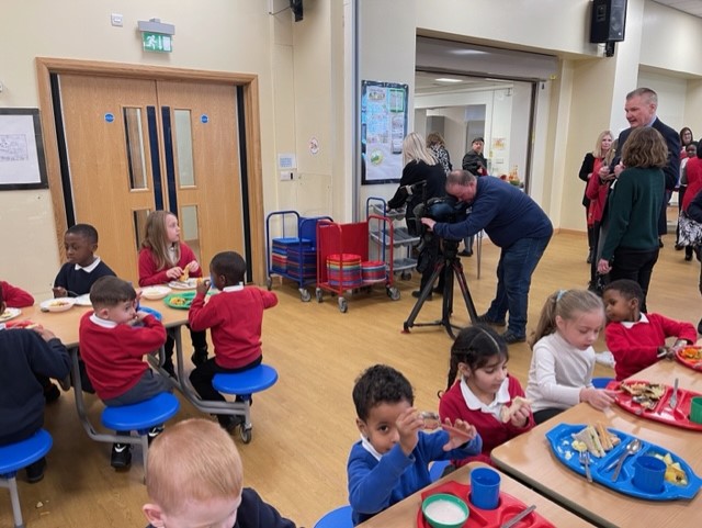 ITN news reporter Chris Choi visited Town Field today to report on the cost of living, the impact of rising costs on food prices, catering services &amp; school budgets. A few children were interviewed &amp; made us so proud!🌟On ITV today <a href="/TheRoseLearning/">Rose Learning Trust</a> <a href="/MyDoncaster/">City of Doncaster Council</a> <a href="/itvnews/">ITV News</a> <a href="/Chrisitv/">Chris Choi</a>