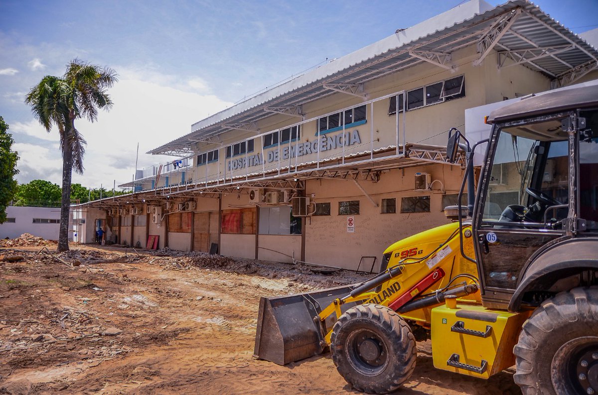 Clecio_Luis's tweet photo. Bom dia, pessoal. Já estamos no Hospital de Emergências, acompanhando a obra de revitalização que iniciou na frente do HE esta semana. Tudo está sendo preparado com toda a atenção para melhor atendimento. Temos uma preocupação com a acessibilidade de todos que aqui frequentam. https://t.co/JHQhxxNs2l