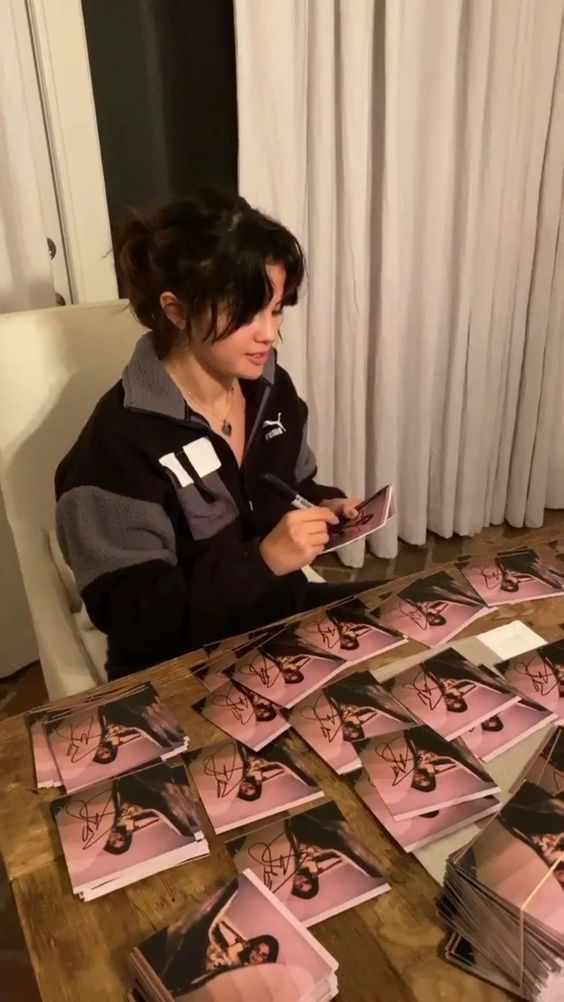 Slayingomez___'s tweet photo. happy Birthday to my favorite album that yesterday turned 3 years after its release this one always has my heart
i am so thankful to selena for making this album so special for me
happy birthday rare i will love you forever 🫶🏻💟
@SelenaFanClub @selenagomez
#3YearsofRare https://t.co/7LzrwI8387