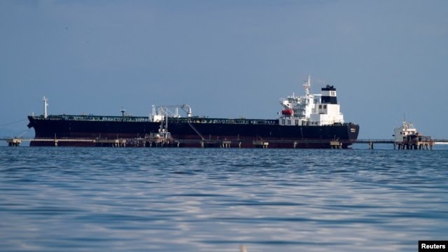 Datoworld's tweet photo. 🇺🇲🇻🇪#AHORA - 🛢️Zarpa a EEUU primer cargamento de crudo venezolano de Chevron tras licencia https://t.co/VeWuswGg6V