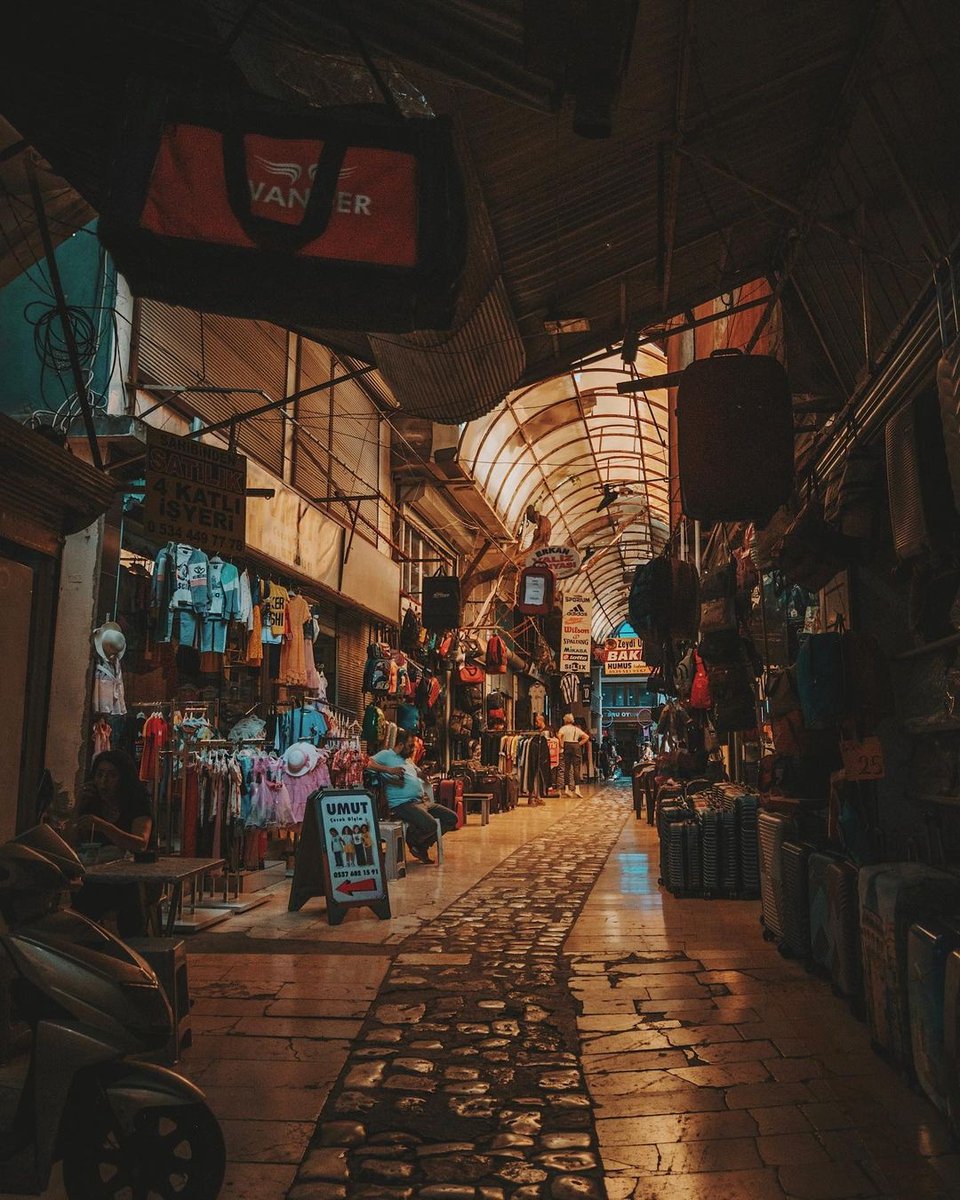 thisishatay's tweet photo. Old Bazaar in Antakya... 🏺

📸 @Capra_311
#thisishatay
#türkiye #turkey #hatay #antakya #iskenderun #arsuz #belen #dörtyol #samandağ #defne #kırıkhan #reyhanlı #altınözü #hassa #erzin #payas #yayladağı #kumlu #antioch #showmeturkey #comeseeturkey #yourshotphotographer #anadolu https://t.co/tjEnZ6QIxF