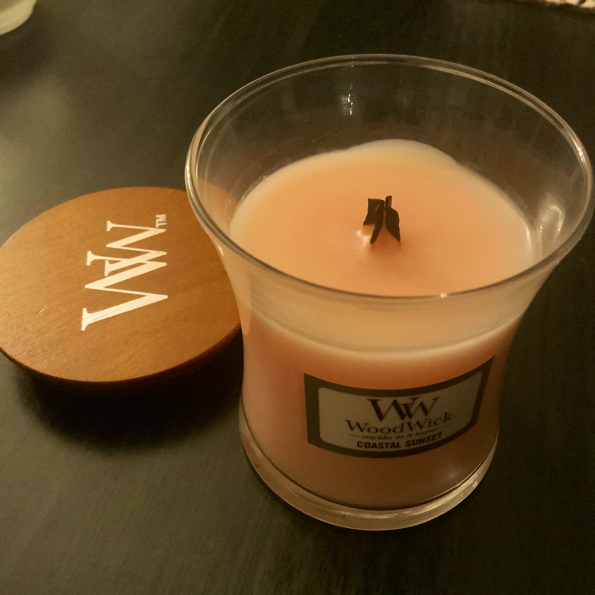 Ry07071774's tweet photo. I bought a candle called Woodwick. When light it, it makes a sound like a bonfire and is very soothing.
ウッドウィックというキャンドルを買いました。火をつけると焚き火のような音がしてとっても癒されます🕯✨
#英語日記 #Engllish #diary https://t.co/IwZYatwdsh