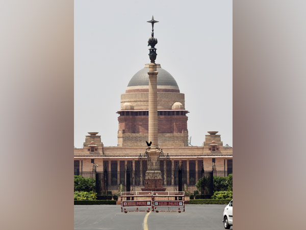 ani_digital's tweet photo. No change of guard ceremony at Rashtrapati Bhavan untill January 28
Read @ANI Story | https://t.co/ldw1jSqPte
#RashtrapatiBhavan #GuardCeremony #RepublicDay #republicday2021 https://t.co/gISt2ckdc9