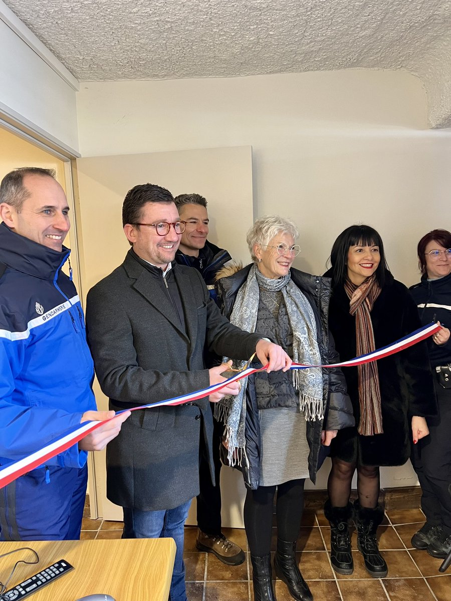 ArnaudMurgia's tweet photo. Inauguration ce matin de la salle « Mélanie », entièrement réalisée par la @VilleBriancon à destination de la @Gendarmerie. Cette salle est dédiée aux enfants victimes de violences, qui n’auront plus désormais à faire 1h30 de route pour voir leur témoignage recueilli à Gap. https://t.co/7iwwMXS6GE