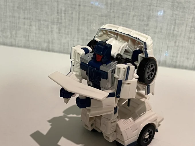 レガシー ブレークダウンウィングがそのまま武器になってしまうという思いっ切りがすぎる斜め上の仕様にちょっと困惑しましたが、いざ触ってみると意外と楽しい……贅沢かもしれないけどフロントをもう少しカウンタックっぽくしてくれたらなぁと思ってしまう… 