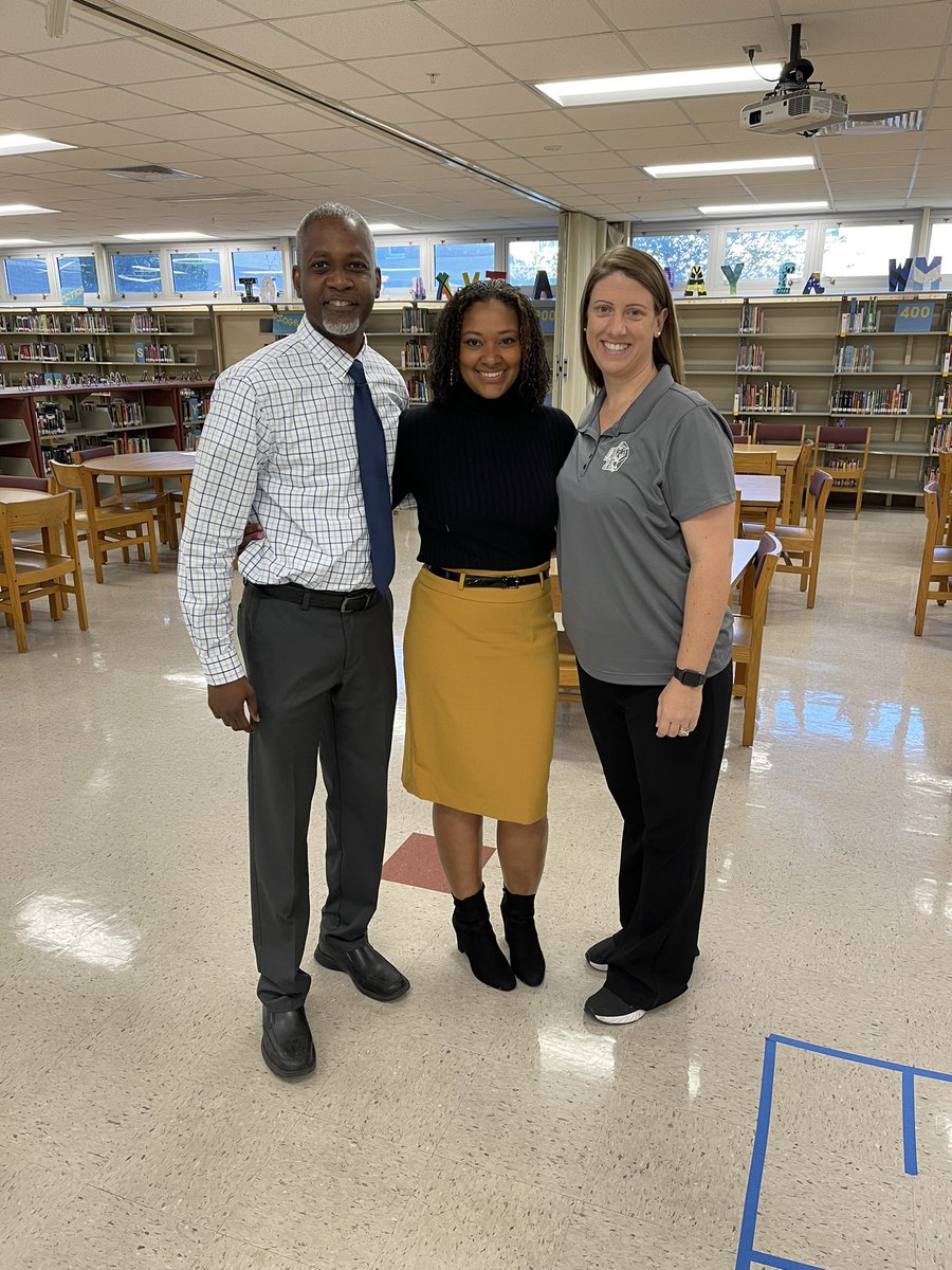 BenHillAP22's tweet photo. Very excited for our new administrative team @BenHillMS 🐻 Go Bears! https://t.co/UOYt0Birpz