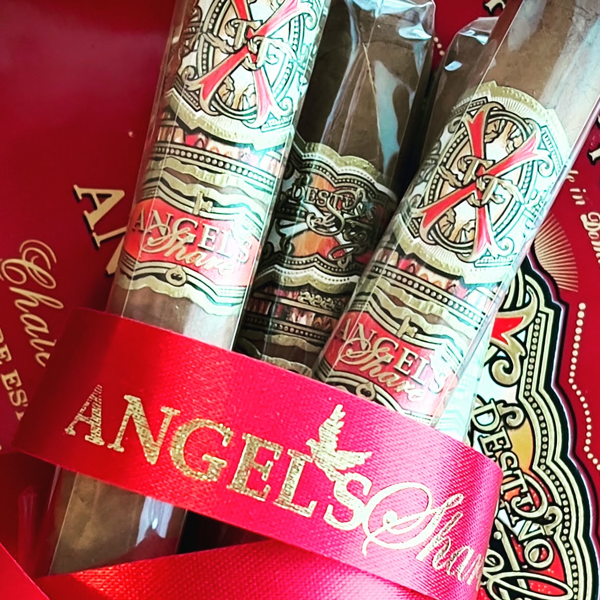 fatashes's tweet photo. #OpusX #OpusXAngelshare #cigar #cigars #cigarlife #cigaraficionado #cigarporn #botl #cigarsociety #cigaroftheday #cigarlover #cigarsmoker #cigarlifestyle #sotl #cigarworld #cigarsnob #smoke #cigarphotography #cigarboss  #cigarculture #cigarians #nowsmoking #cigartime #cigarnation https://t.co/I0m6ZKqpLj