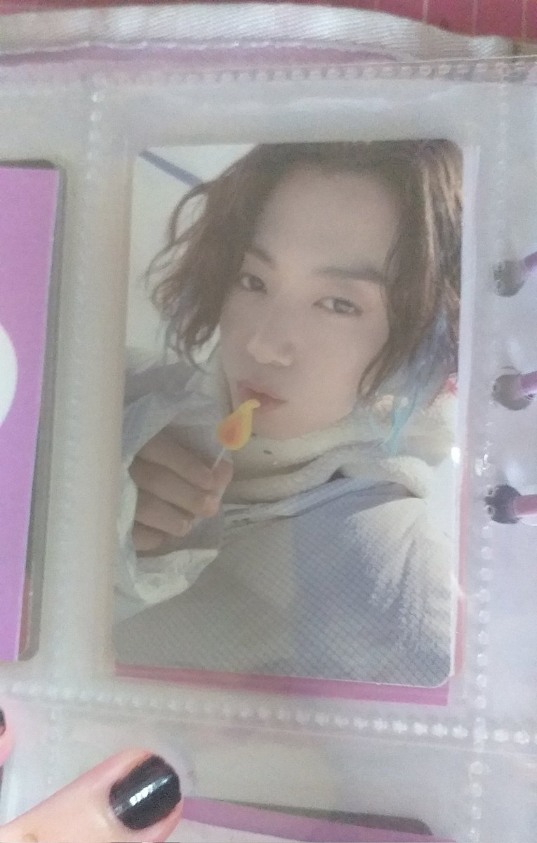 mochiggkie's tweet photo. feedback ultra mega positivo pra @YoongustD___ que me vendeu esse winter do jungkook 🥺 

chegou dentro do livrinho muito bem protegido numa embalagem fofíssima obrigada por realizar um sonho meu mo!! https://t.co/e2VLtpBj6T