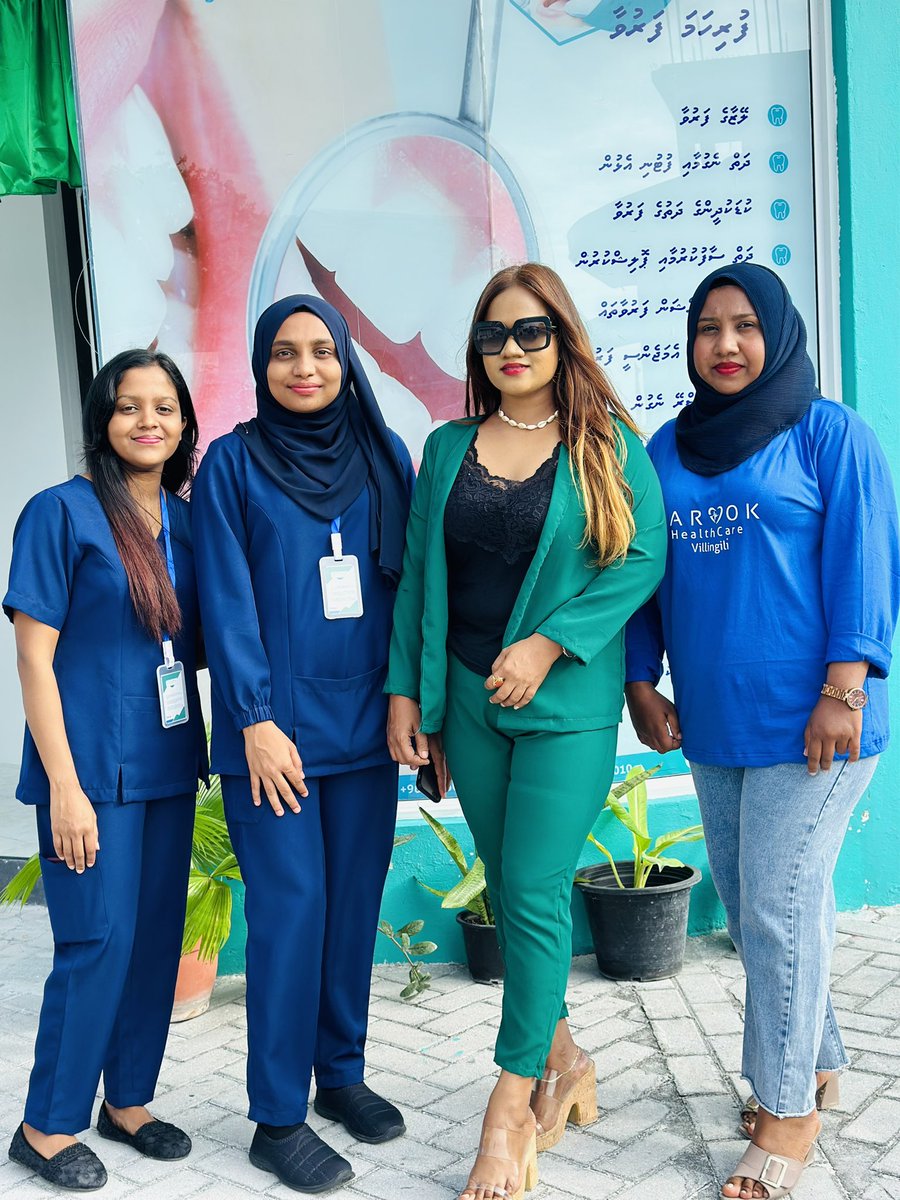 FarookHCare's tweet photo. ނުހަނު ލޮއެއްބާއި އޯގާތެރިކަމާއި އެކު ރައްޔިތުންނަށް ސިއްޙީ ހިދުމަތް ފޯރުކޮށްދިނުމުގައި! ފާރޫޤް ހެލްތް ކެއާރގެ ފިސާރި ބައެއް  ކަނބަލުން.
ޤައުމު ބިނާކުރުމުގައި އަންހެނުންގެ ދައުރަކީ އަގުނުކުރެވޭ ވަރުގެ ބުރަ މަސައްކަތްތަކެކެވެ.

FuvahmulahHealthCare
FarookPharmacy
#est1986 https://t.co/LkKlLcn86m