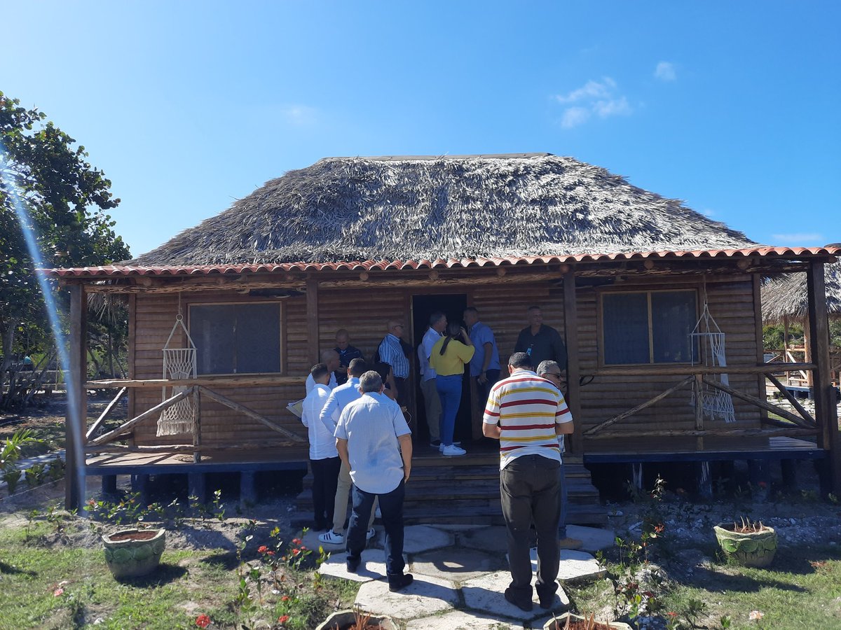 En recorrido por #CayoLargodelSur evaluamos la recuperación de sus playas; chequeamos el proceso inversionista y demás acciones planificadas para el año, entre ellas la estrategia hacia la economía circular como contribución a la sostenibilidad de este destino turístico.
#Cuba