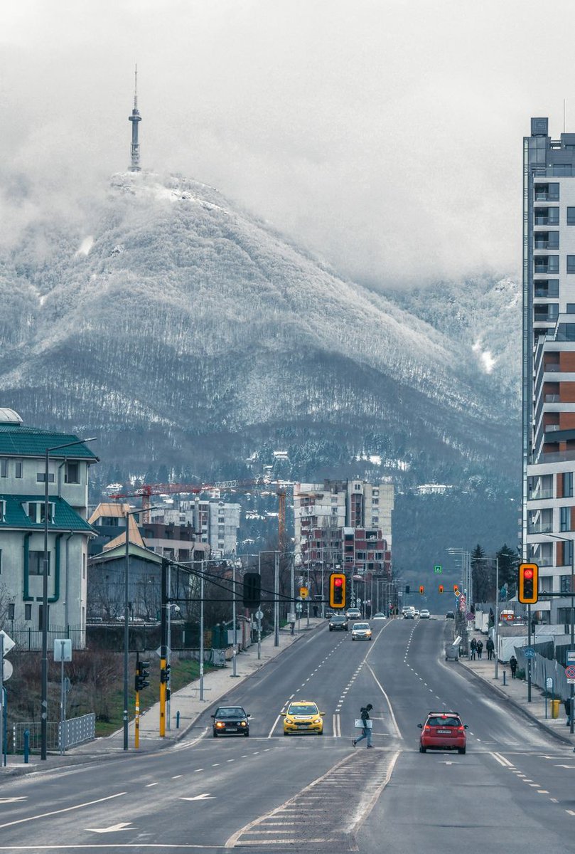 RB_English's tweet photo. Kopitoto TV Tower at #Vitosha Moutain as viewed from Sofia's Ovcha Kupel district after last night's snowfall

Photo: Етюд-и-те на София / Sketches of Sofia https://t.co/Fwg6uQuNXz