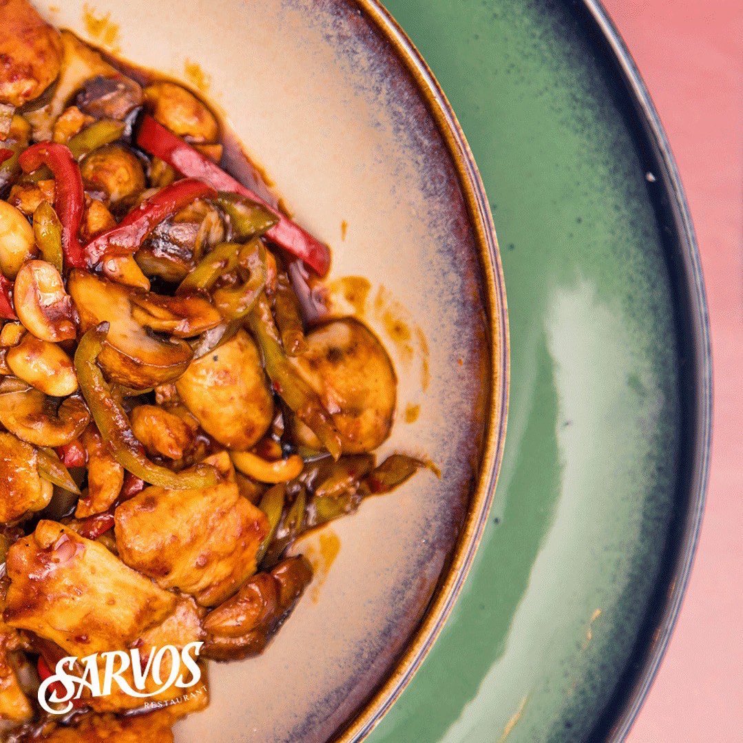 Lezzetlerin buluşmasıyla bir araya gelen bu sote tarifine bayılacaksınız! Kajulu Ananaslı Tavuk🥢😋

#sarvosrestaurant #sarvos #turkey #ıstanbul #basaksehir
#restaurant #professionel #chef #recipe #sushi #dünyamutfagı #lezzet #californiaroll #food #photo #gourmet #seafood