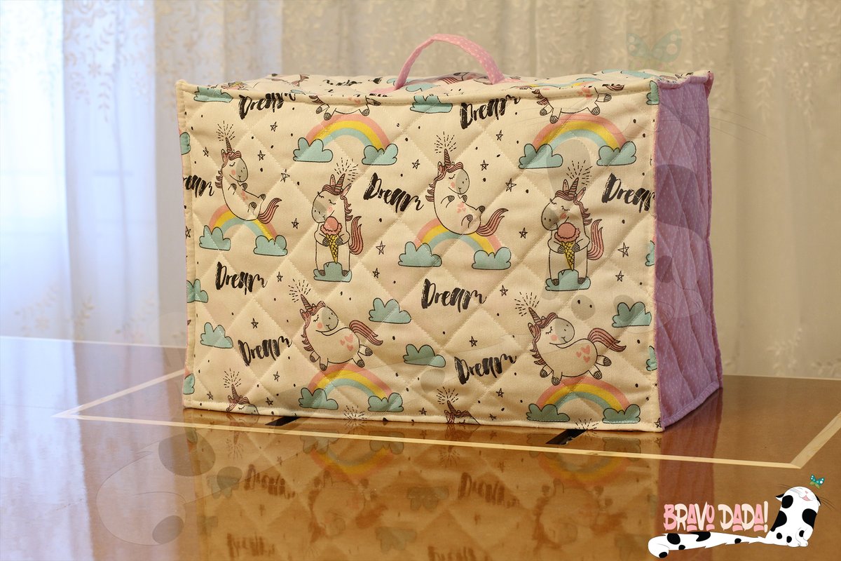 Bravo_Dada's tweet photo. DIY How to Make a Quilted Sewing Machine Cover - Coudre une Housse de Machine - Sewing Tutorial https://t.co/mLr9SeO53C via @YouTube #BravoDada #Sewing #MachineCover #DustCover #MHHSBD #CraftBizParty https://t.co/3zLJ5Shbfd