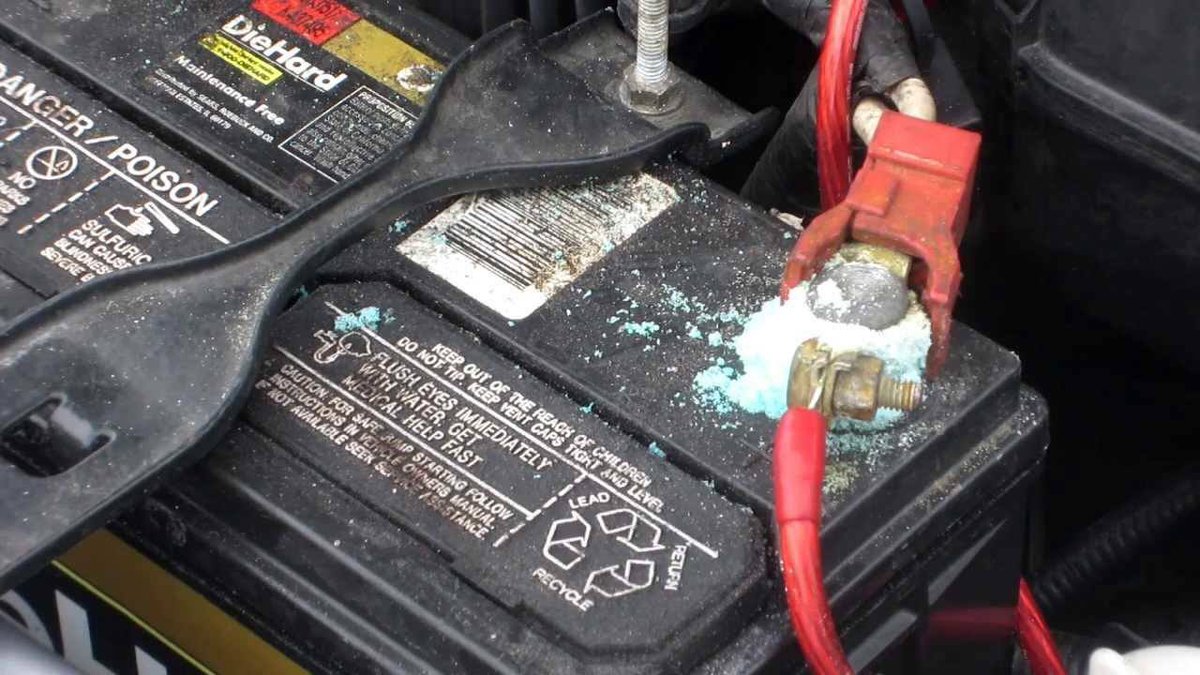 Why does my battery look like this? 🧐

This is caused by leaking hydrogen gas reacting with the outside air

At this time it is a good idea to get your battery assessed and replaced 🔋