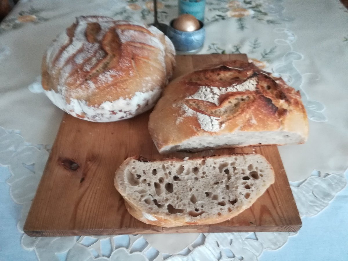 Naredil sem svoj prvi kruh po
Sourdough receptu (droži). Izvrsten