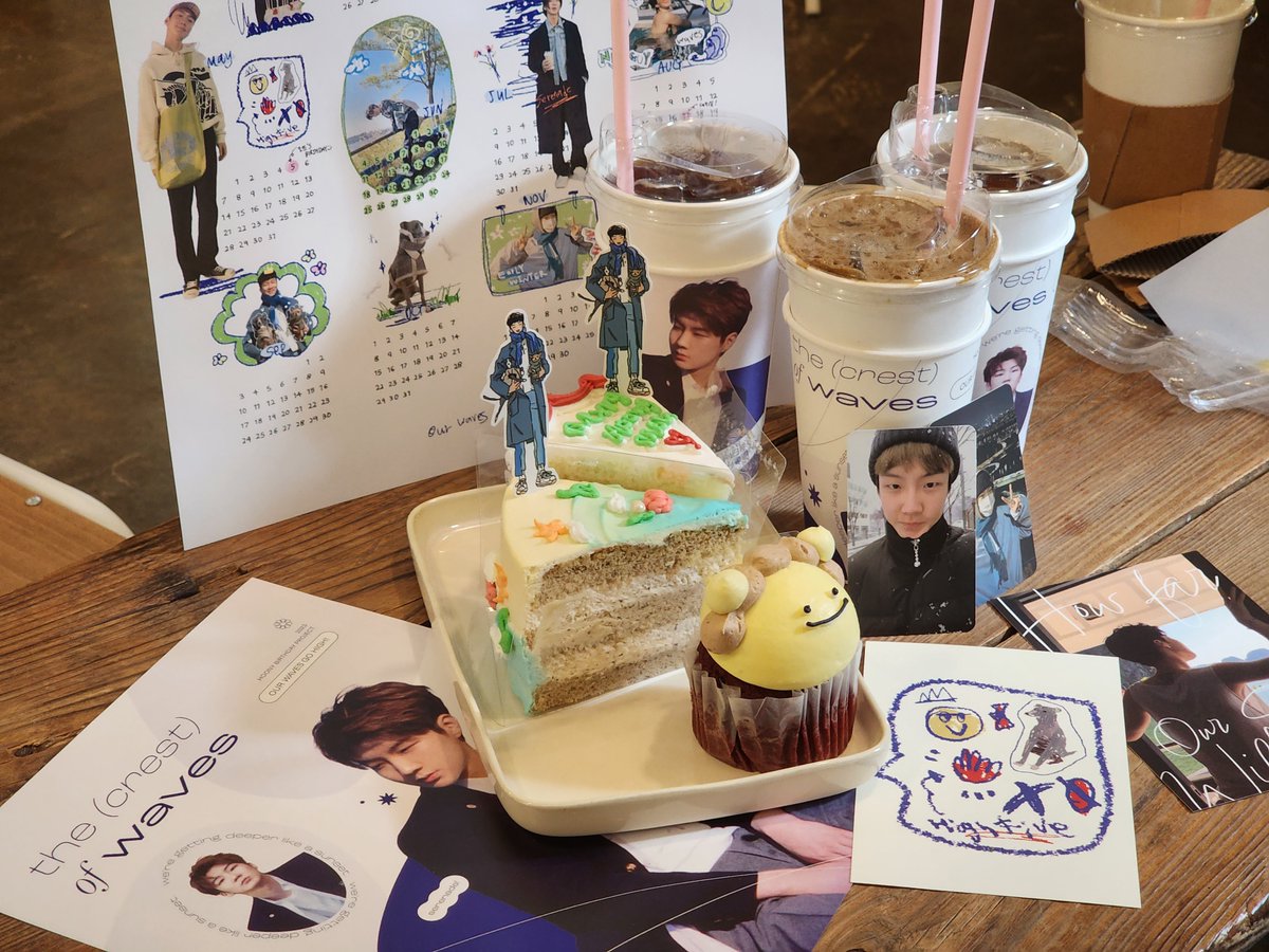 zndnfdl's tweet photo. 준회랑 같이 승훈군 생일카페에 다녀왔어요
(세번째 사진 주목, )
10년 전부터 우리는 가족이니까 ... 🫂
생일카페와 프레임 모두 잘 즐겼습니다🤞🏻
#이게_후니데이야_Celebrate
#이모티콘_전송_ㅊㅊ https://t.co/3s6xD5NMPd