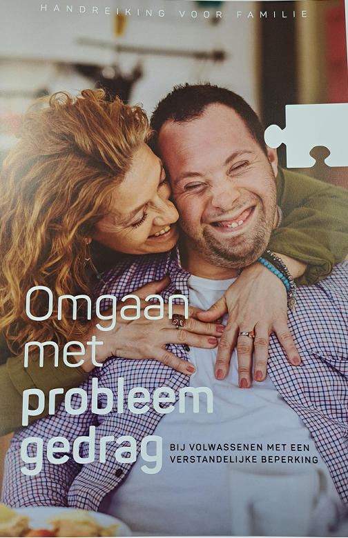 Er is een nieuwe handreiking voor familie die gaat over zorg aan volwassenen met een verstandelijke beperking en probleemgedrag. Ook is er een folder met werkkaart voor mensen met een verstandelijke beperking gemaakt.
kansplus.nl/2023/01/11/han…