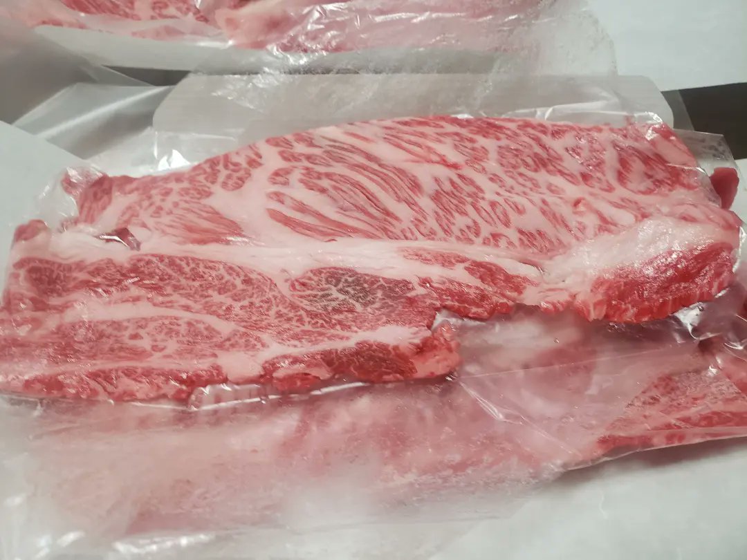 keijim88's tweet photo. 時差投稿ですが笑

弟夫婦から頂きましたお肉❗美味しく頂きました！別格です！ご馳走様でした。 https://t.co/2brTsU0ZuW