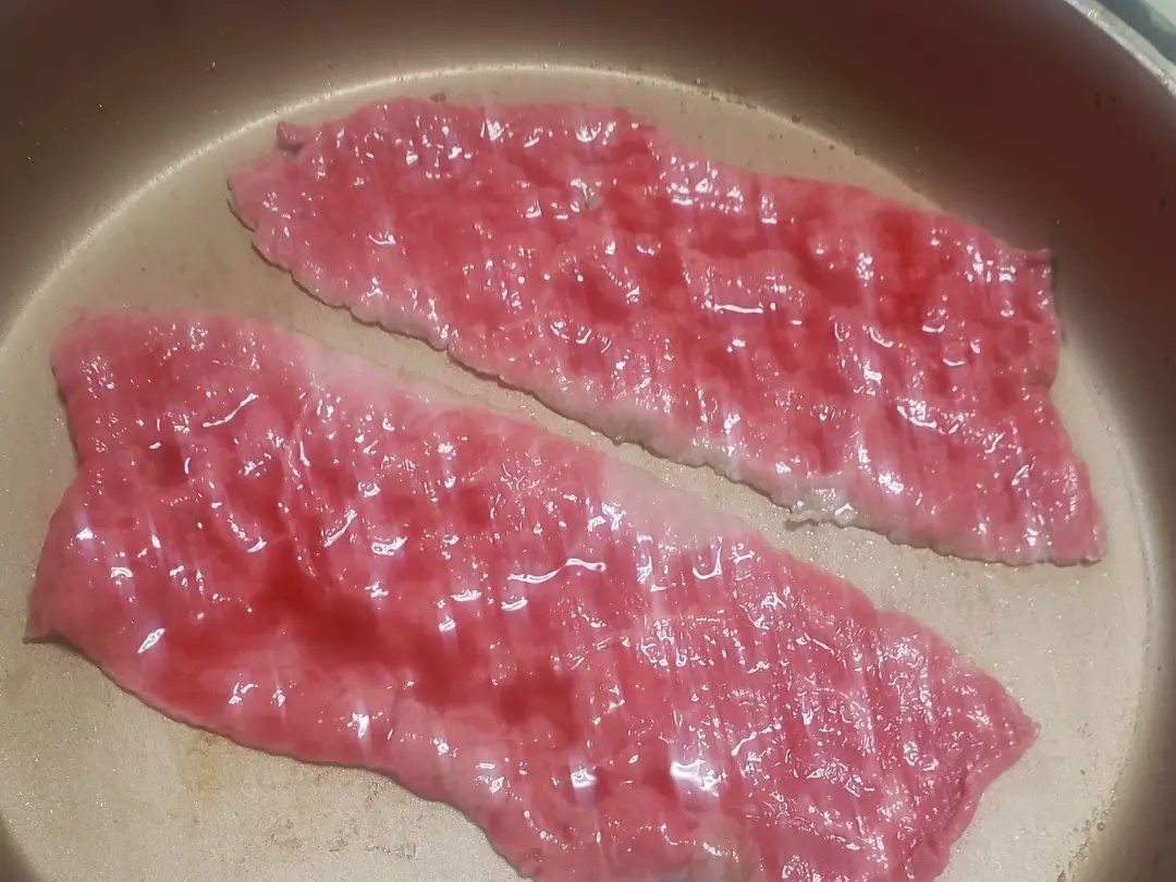 keijim88's tweet photo. 時差投稿ですが笑

弟夫婦から頂きましたお肉❗美味しく頂きました！別格です！ご馳走様でした。 https://t.co/2brTsU0ZuW