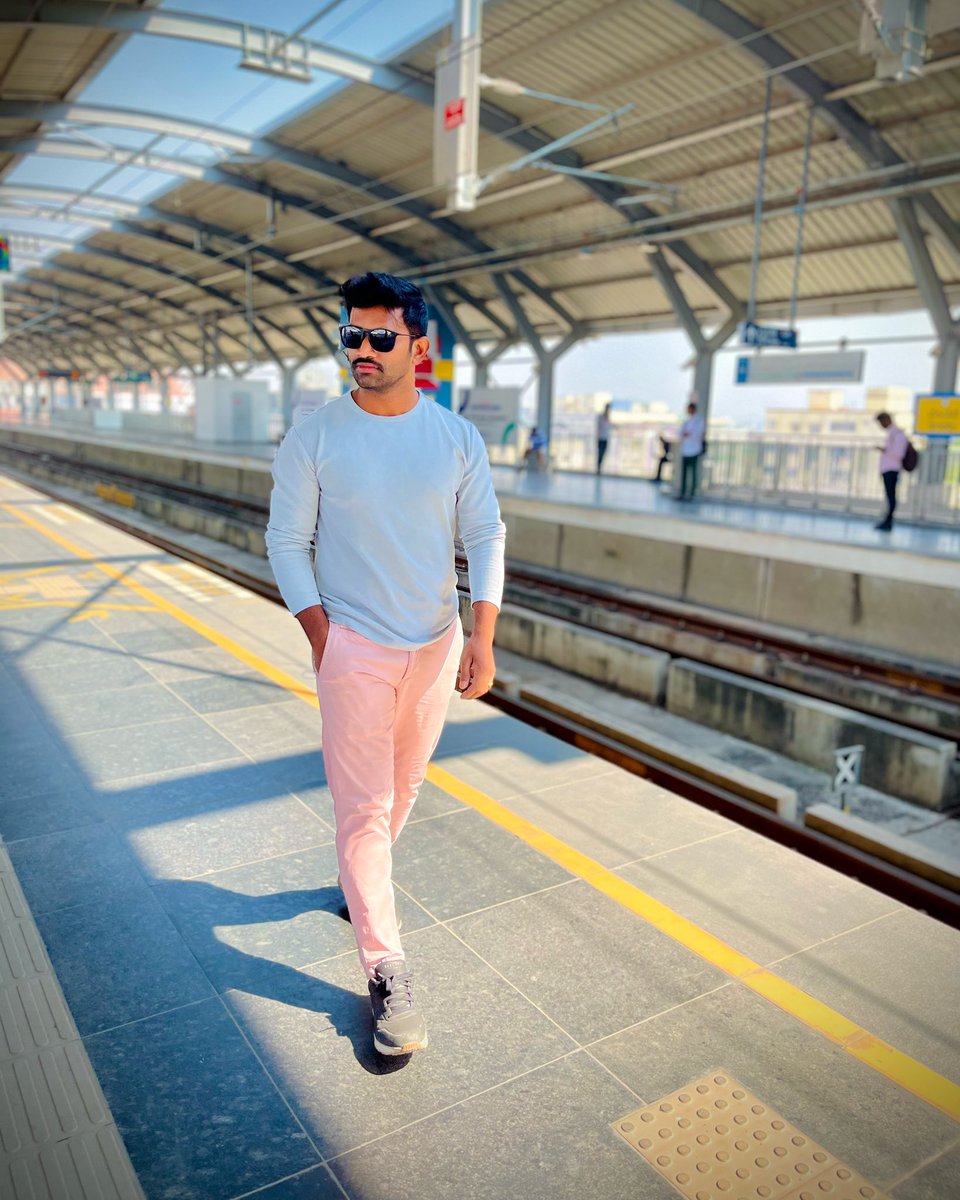 Krisnasumanth's tweet photo. There is never a bad time for a good click 🤞
#Hometown calling….
#festival time 😍
#Clickby📸: @adiponnasmusi007 🥰
:
:
:
:
:
:
#actorsukranth #actorslife #festivevibes #pongal #sukranth #sankranthi #festivemood #films #movies #filmactor #randomclick #iphoneclick https://t.co/eOzOWLkROw