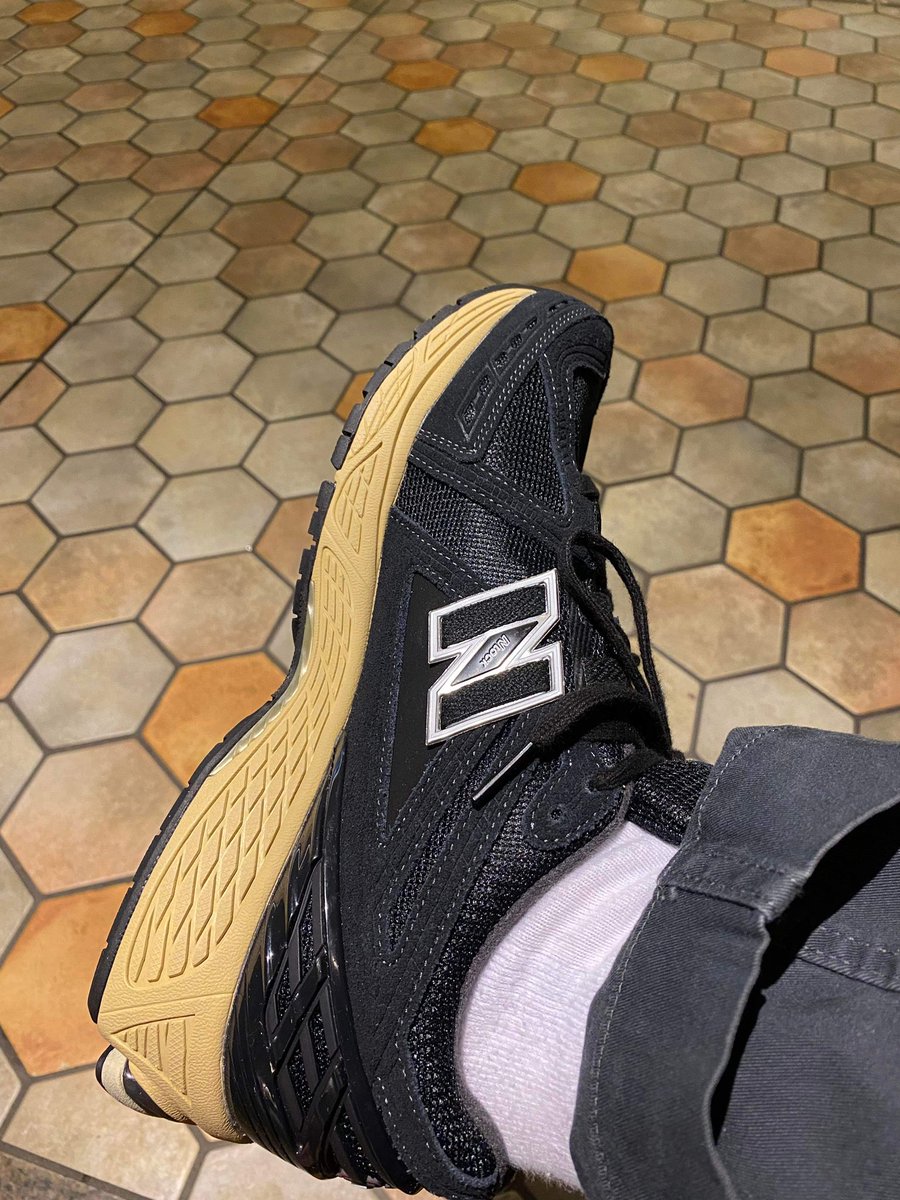pirlo05050505's tweet photo. 丸の内o/sioのユニフォームの足元が

大好きな
ニューバランス1906になります

みんなにも足に優しくカッコイイ靴で仕事して欲しいし

飲食だってオシャでありたいんで

みなさんよろしくお願い申し上げます。 https://t.co/FNGACEBxSr