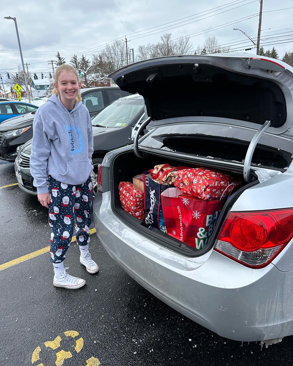DHS_AOF's tweet photo. @NAFCareerAcads @DepewSchools AOF students launched an ornament business in December, creating beautiful handmade wooden ornaments. They used all profits to buy toys, gifts, and clothing for local families in need this holiday season! #befutureready https://t.co/kjB31BCHV7