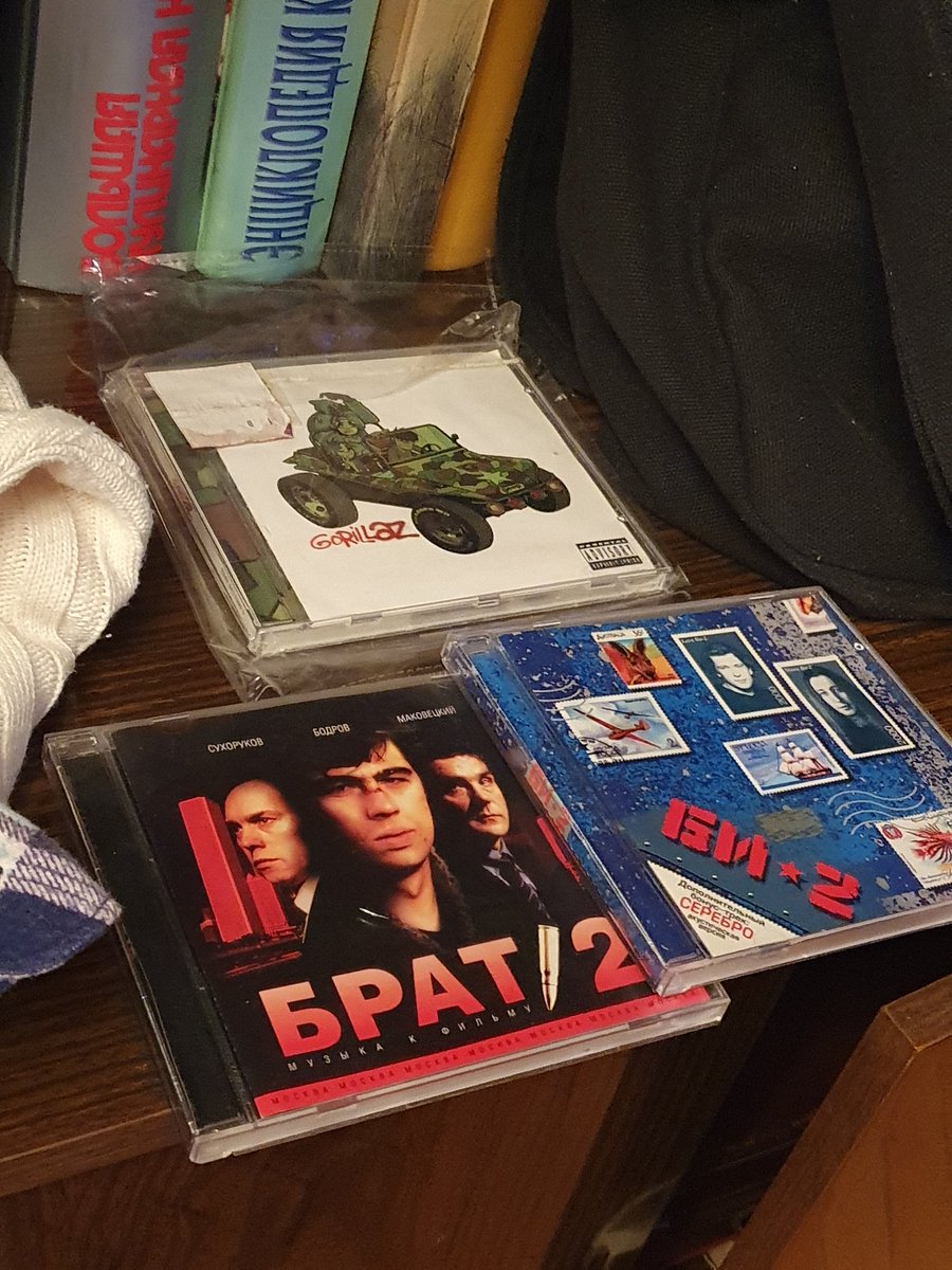 sashadapohui's tweet photo. напиздила у бабушки касс��т и дисков вот. гранатовый альбом обожаю https://t.co/jgUvLxQBly