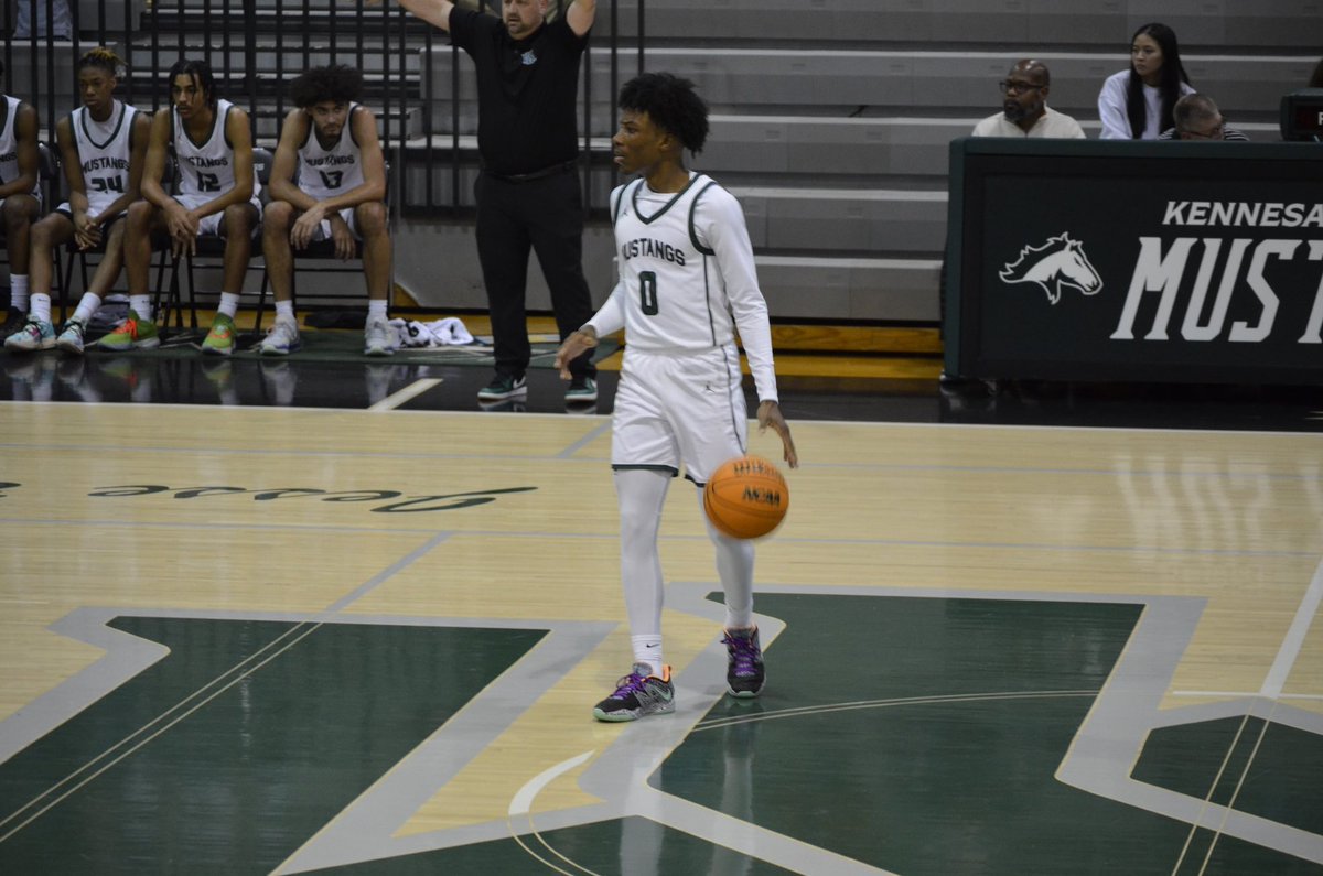 KMHS Men’s basketball protect home court versus Osborne Hs 57-65!

Unofficial Stats:

Elijah Ford - 23p 3a 3r
Hayden Hall - 16p 6a 4r
Thomas McBride - 11p 5r
Tre Miller-Crawford - 10p 12r 3b

The Mustangs take on Walton Hs Friday, Go Mustangs #TheJobIsNotDone 
⚔️🐎⚔️.