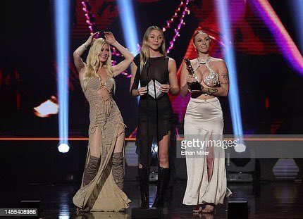 I had such a fantastic time presenting at this year&rsquo;s @avnawards 🏆 Thank you to @londoncriver whom walked<a href="/tag/bodysuit"class="tags"><span>#bodysuit</span></a><a href="/tag/grateful"class="tags"><span>#grateful</span></a><a href="/tag/thankyou"class="tags"><span>#thankyou</span></a><a href="/tag/armstands"class="tags"><span>#armstands</span></a>