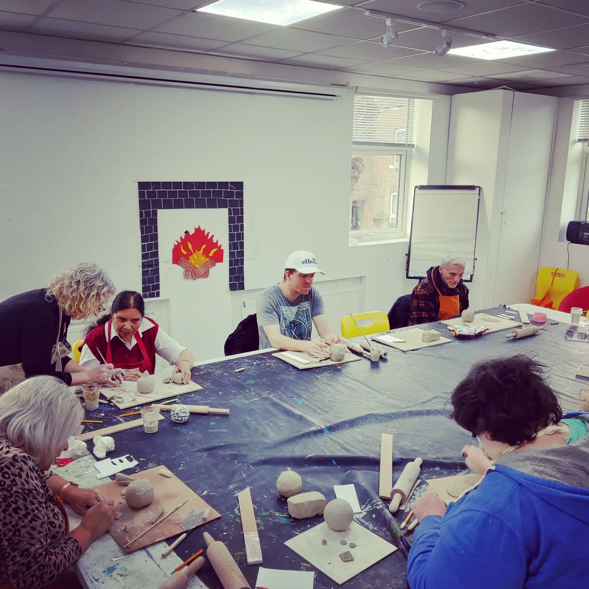 Artcore_UK's tweet photo. Art of Healing: Health and Wellbeing session from our new delivery artist Caroline Ainsworth. 

In today's session participants were working with clay to make wish bowls and learning new techniques. 

#clay #ceramic #derby #proudofderby #creative #skill #relax #derbytelegraph https://t.co/mysHg1culT