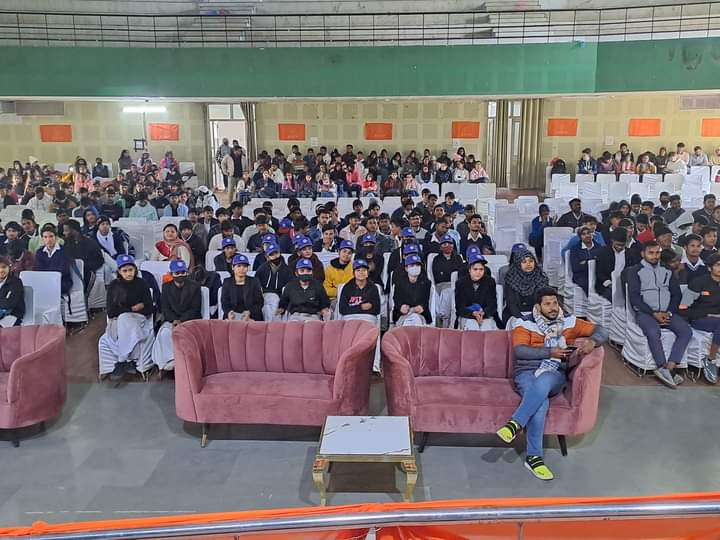 ABVP Haryana (@haryanaabvp) on Twitter photo आज <a href="/AbvpGurugram/">ABVP Gurugram Hr</a> द्वारा जिला सम्मेलन के निमित्त रा. कन्या महाविद्यालय सेक्टर 14 सभागार में छात्र गर्जना कार्यक्रम किया। मुख्य अतिथि राष्ट्रीय कार्यकारी परिषद विशेष आमंत्रित सदस्य आदरणीय श्रीमती <a href="/yadavmamta11/">Mamta Yadav</a>विशिष्ट अतिथि श्री @NaveenGoyalBJP समाजसेवी @beingarun28 जी रहे।
#ABVP75 आज <a href="/AbvpGurugram/">ABVP Gurugram Hr</a> द्वारा जिला सम्मेलन के निमित्त रा. कन्या महाविद्यालय सेक्टर 14 सभागार में छात्र गर्जना कार्यक्रम किया। मुख्य अतिथि राष्ट्रीय कार्यकारी परिषद विशेष आमंत्रित सदस्य आदरणीय श्रीमती <a href="/yadavmamta11/">Mamta Yadav</a>विशिष्ट अतिथि श्री @NaveenGoyalBJP समाजसेवी @beingarun28 जी रहे।
#ABVP75