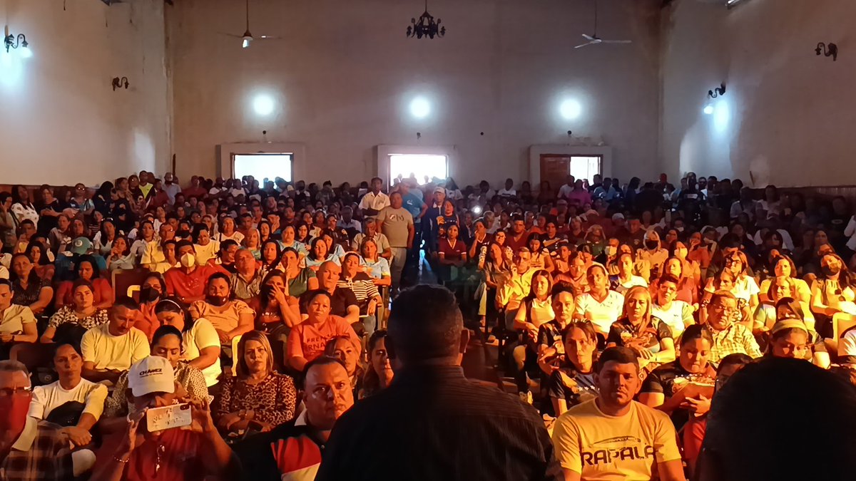 CDCEGuarico's tweet photo. #AlMomento Palabras del MSc. @RiveroJilberto2 , A/Ú Educación, al personal docente, administrativo y obrero de @ZEGuarico, y Supervisores y Directores de la @RedCircuital1 del Mcpio. Roscio.
@NicolasMaduro
@MPPEDUCACION
@_LaAvanzadora
@Gob_Guarico
@josemvasquez
#PatriaPróspera https://t.co/LqauCtk36L