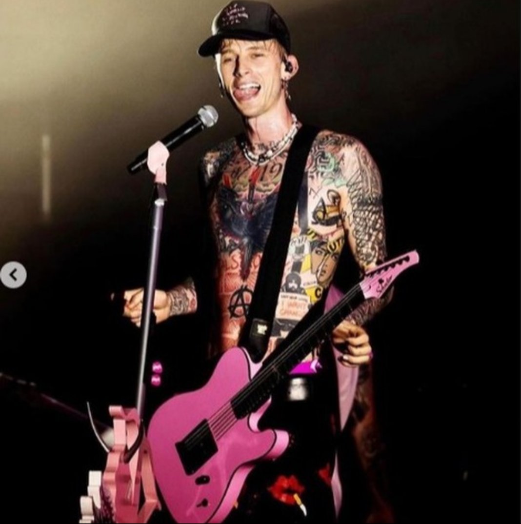hoteldiablo_xx's tweet photo. The cutest boy ever๐โ๐๐ค๐ฎ
@machinegunkelly #mgk #colsonbaker #machinegunkelly #mrpink #meganfox #theblondedon #iamgood #estfam #est4life #est19XX #estfamily #concert #mainstreamsellout #twinflame #guitar #bloodyvalentine #taurus #mgkmeganfox #hoteldiablo #undnlaqr #tarusmovie https://t.co/23ZoFIh18k