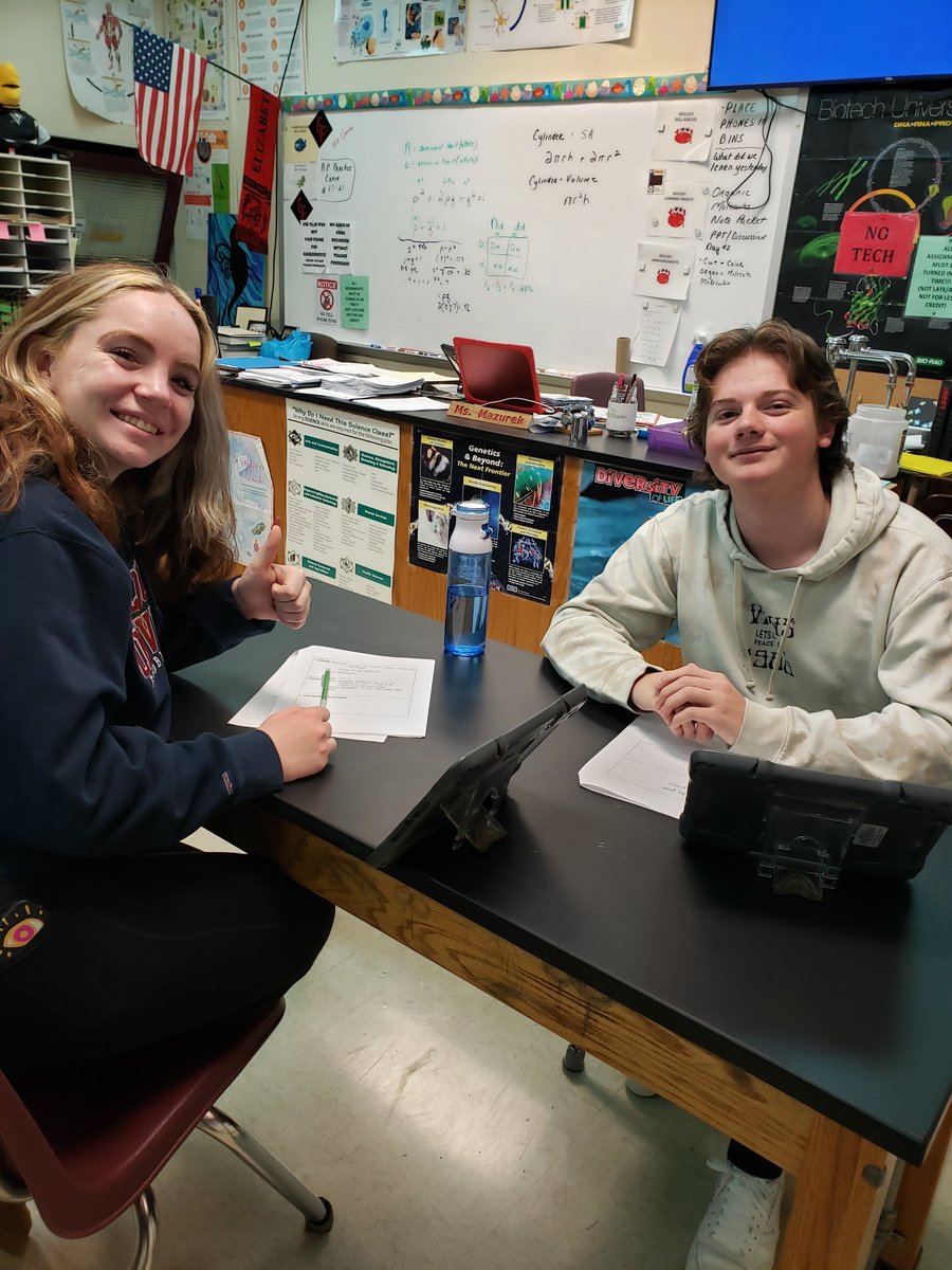 Maz2041's tweet photo. AP BIO and organelle speed dating to learn about the organelles of the cell! https://t.co/lGmh7FPMTh