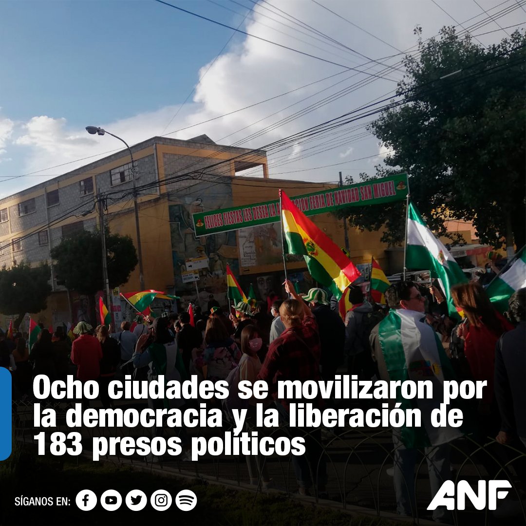 noticiasfides's tweet photo. 🔵 #ANF I #Politica En #LaPaz, afines al MAS sacaron de manera violenta a los movilizados de la plaza Abaroa, mientras que en la 21 de San Miguel los manifestantes fueron atacados con petardos y juegos artificiales
Lea la nota aquí 👉 https://t.co/29iONlZQ5A https://t.co/PIM5Ta7RWp