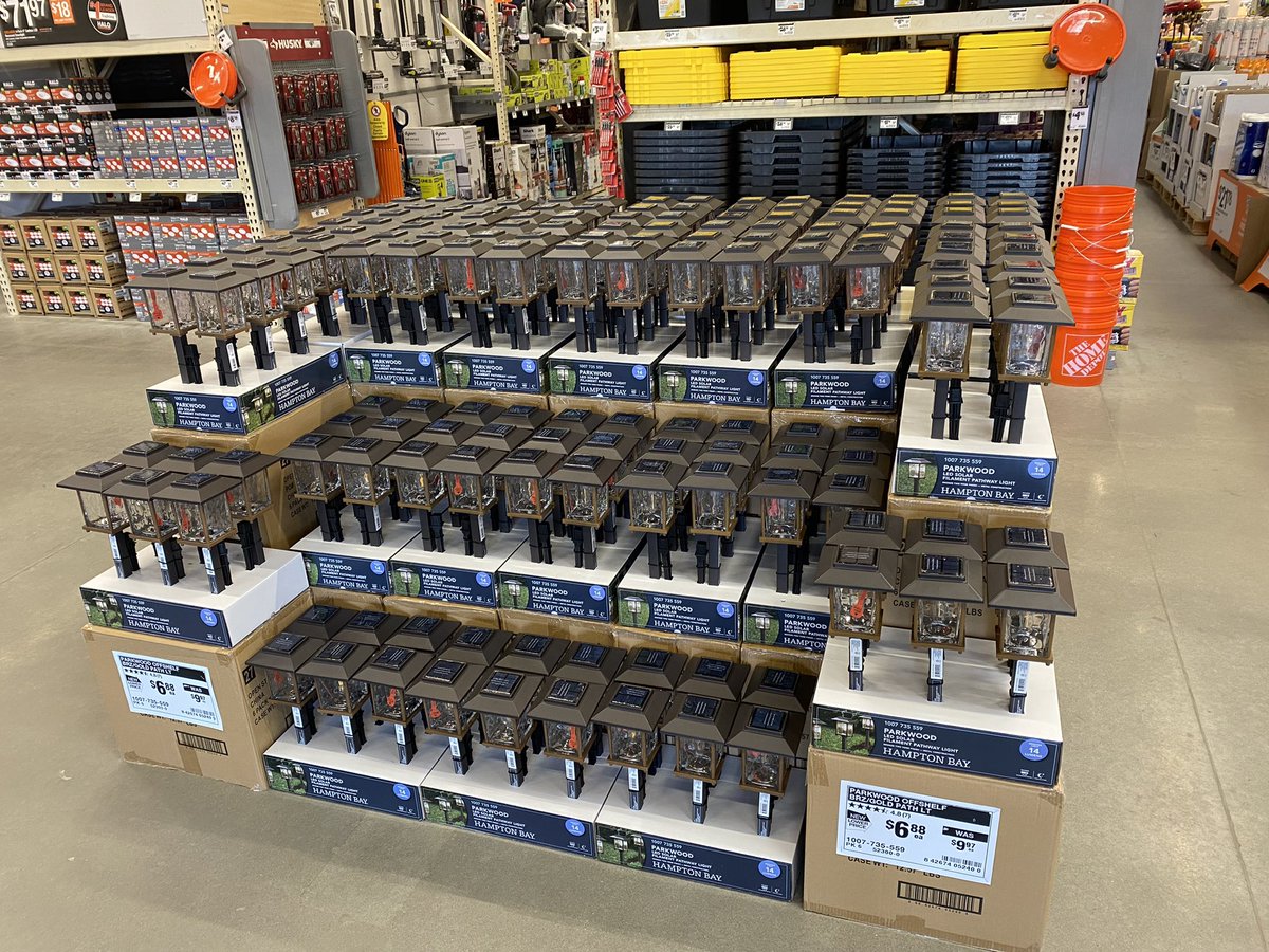 ChipElbers's tweet photo. Just a little merchandising fun to unload a SKU. Retail Is Detail. Pretty, ain’t it? 😃 https://t.co/gjRVpuu4vN