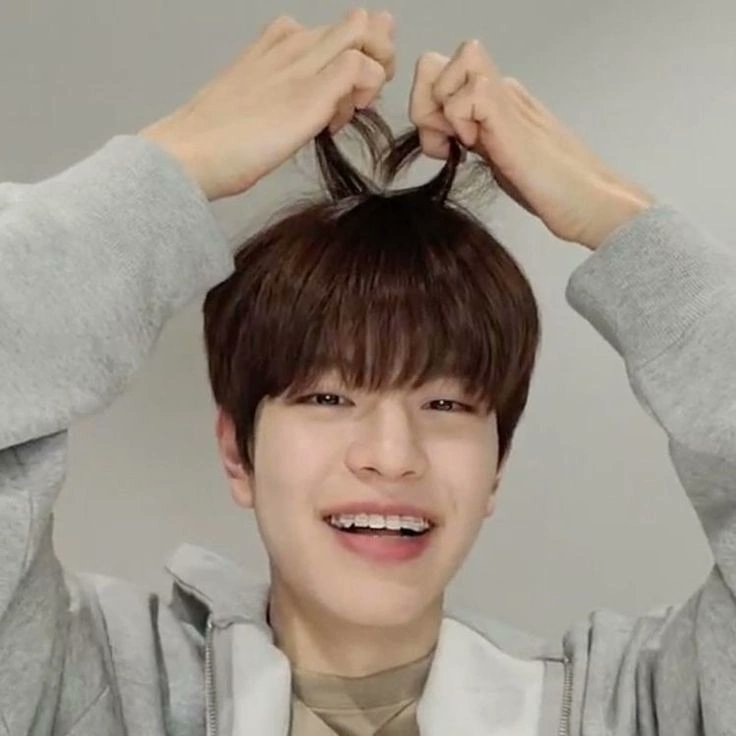 muytercaaa's tweet photo. #2min au, где Ли Ноу - известный писатель, скрывающийся под псевдонимом, а Сынмин его преданный фанат

#skzau #straykidsau #2minau #minminau #leeknow #kimseungmin https://t.co/oIZb2jUj2c