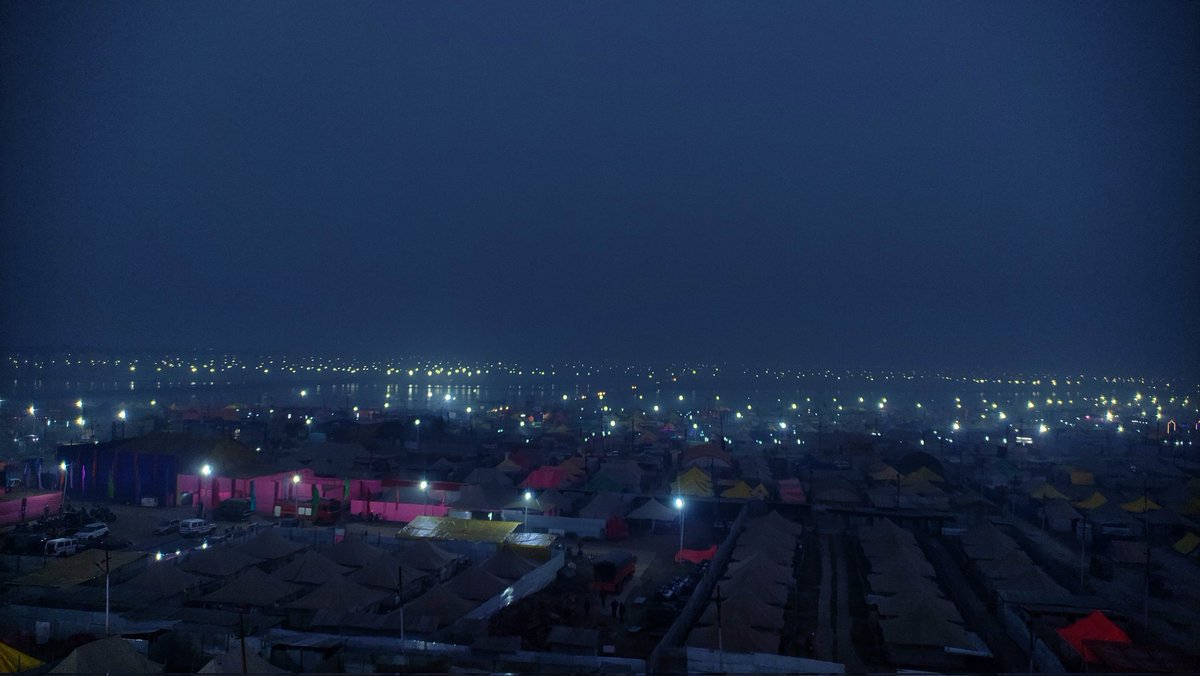 deepakdilse's tweet photo. संगम तट पर तंबुओं का शहर... #maghmela #mobileclick #dclick https://t.co/lT2UwpXuay