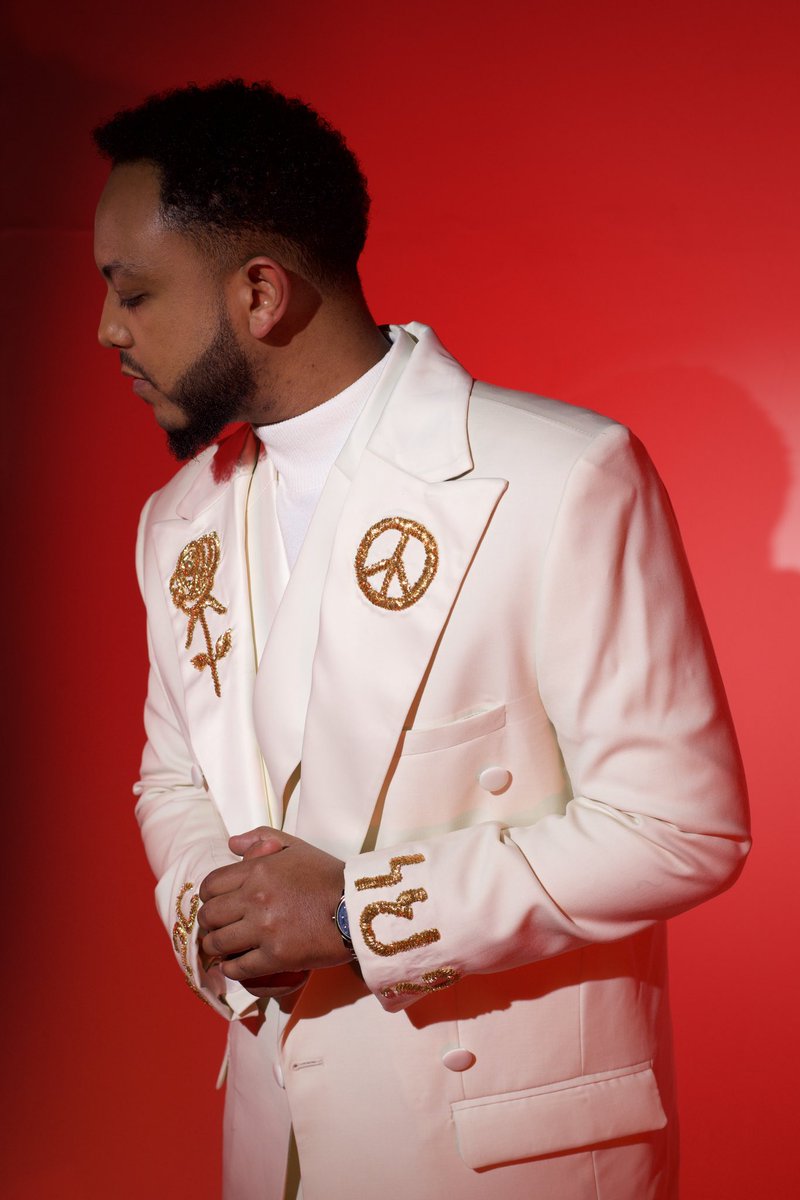 "የቱ ጋር ነህ?" በሚል ስያሜ ለገና ዋዜማ የለቀቅነውን የመጀመሪያውን የራሴ አልበም እየሰማችሁት ነው? እንዴት አገኛችሁት? የቱ ዘፈን ተመቻችሁ ?ከአልበሙ የወደዳችሁትን ዜማ ሊንክ በገፆቻችሁ ብታጋሩ ደሞ ምስጋናዬ ላቅ ያለ ነው youtube.com/playlist?list=…