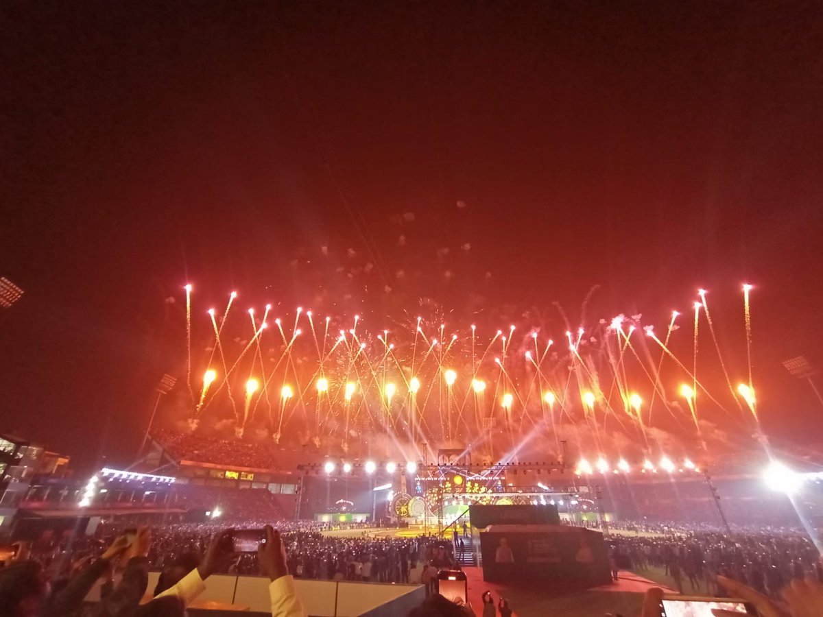 XpressOdisha's tweet photo. Fireworks light up the Cuttack sky during inaugural ceremony of FIH Men’s Hockey World Cup at Barabati Stadium in Cuttack

#HockeyWorldCup #Cuttack #OdishaForHockey #Odisha 

@NewIndianXpress @santwana99 @Siba_TNIE https://t.co/c2W5O9wLHH