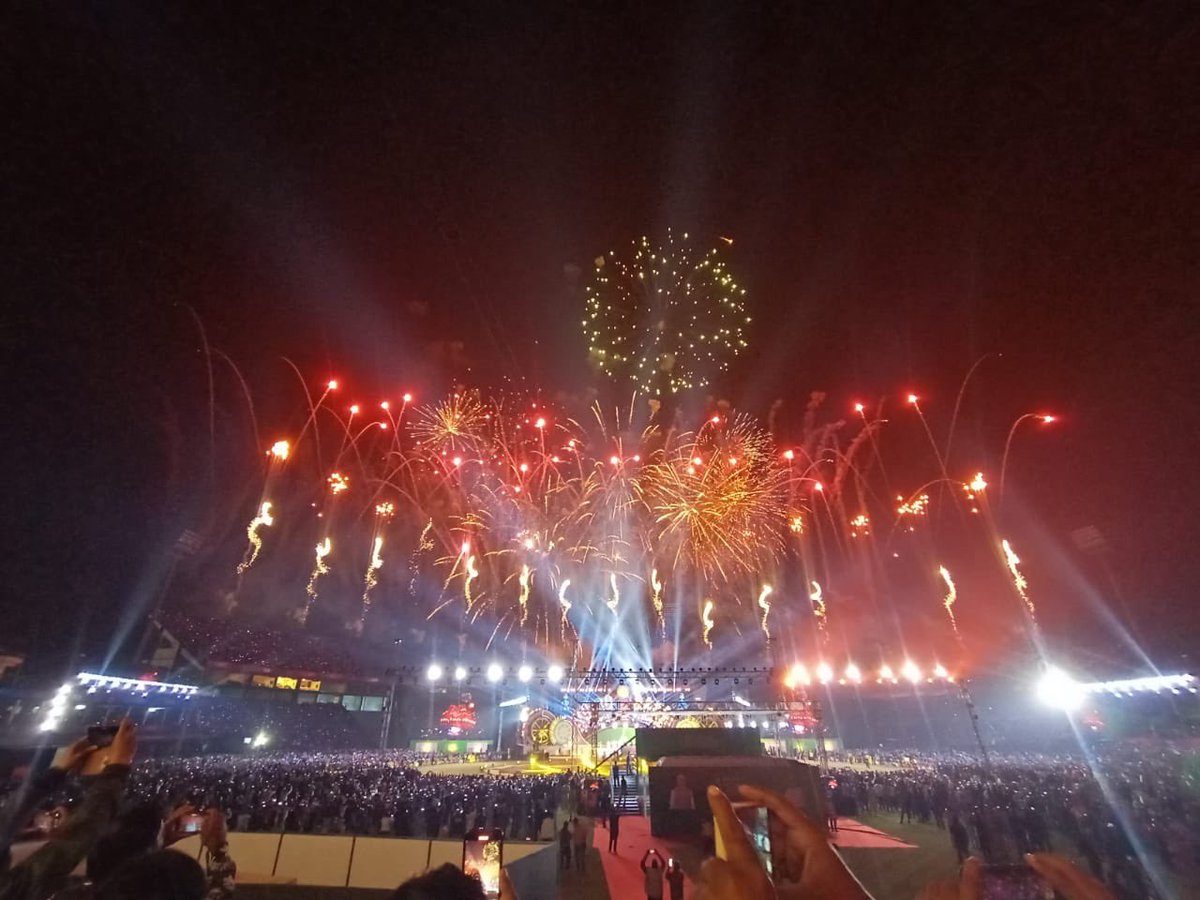 XpressOdisha's tweet photo. Fireworks light up the Cuttack sky during inaugural ceremony of FIH Men’s Hockey World Cup at Barabati Stadium in Cuttack

#HockeyWorldCup #Cuttack #OdishaForHockey #Odisha 

@NewIndianXpress @santwana99 @Siba_TNIE https://t.co/c2W5O9wLHH