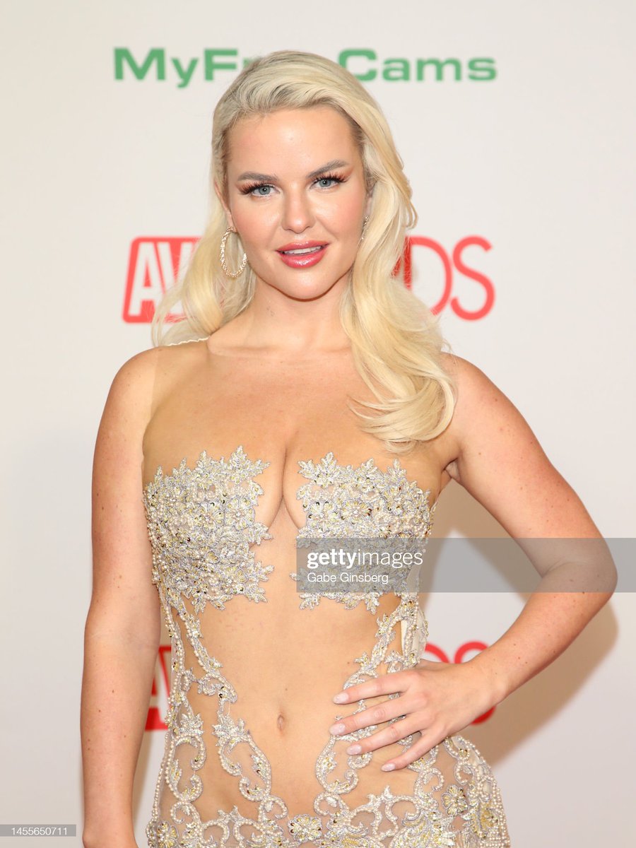 Brazzers Fanss on Twitter: "Slimthick Vic Avn Awards Red Carpet