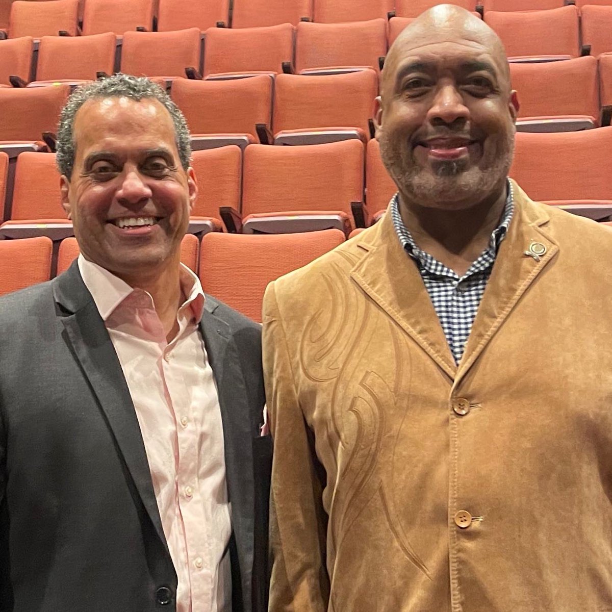 VoteJeffJohnson's tweet photo. Cleveland Ward 6’s New Year’s celebration at the historic Karamu House was an amazing night hosted by Council President @Griff4CLE6. Local residents and others were treated to music, comedy, stage acting and great food! A unique night of neighborhood fun!👏🏽 #iloveward6 #ilovecle https://t.co/5FRw7dE8mc