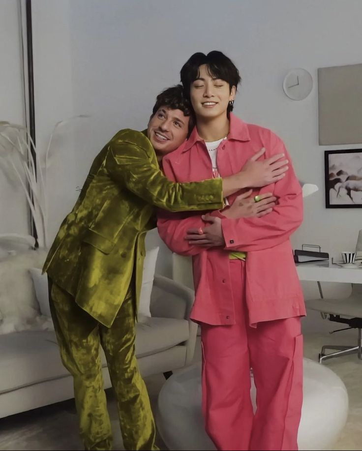 winnttaebear's tweet photo. RT AND REPLY

I vote #LeftandRight for #BestMusicVideo at #iHeartAwards https://t.co/X4wkp60I8e