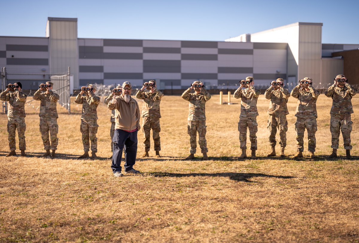 USArmyWHC's tweet photo. Soldiers assigned to the 3rd Brigade Combat Team, @101stAASLTDIV, test a new Laser Target Locator Module II (LTLM) during a new equipment training session on Fort Campbell.
#Modernization #ArmyFuture #ArmyTech #Soldiers @USArmy https://t.co/8n5iOHWRva