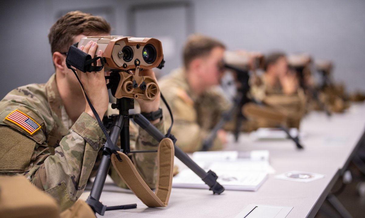USArmyWHC's tweet photo. Soldiers assigned to the 3rd Brigade Combat Team, @101stAASLTDIV, test a new Laser Target Locator Module II (LTLM) during a new equipment training session on Fort Campbell.
#Modernization #ArmyFuture #ArmyTech #Soldiers @USArmy https://t.co/8n5iOHWRva